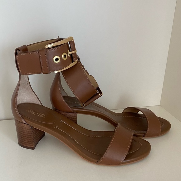 Gorgeous MK Michael Kors heeled sandals in tan - Picture 4 of 10